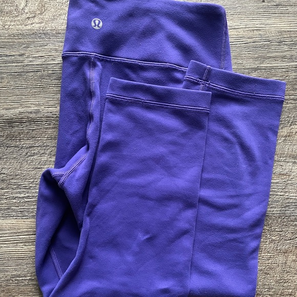 Size 6 lulu crop in MINT condition NO PILLING - Picture 5 of 5